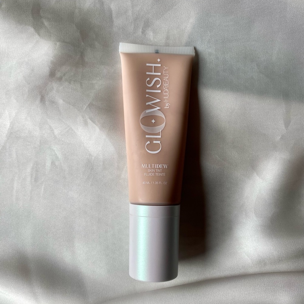 Huda Beauty Glowish Multidew Skin Tint Foundation 1.5 Fair Cool (used once)